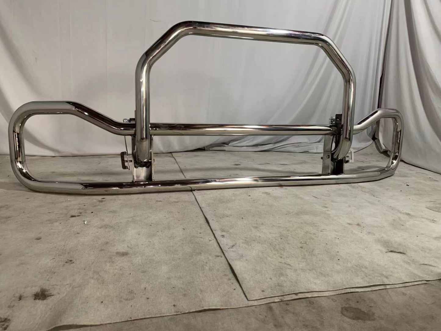 Volvo VNL 760 / 860 Deer Guard - Small MSA8392